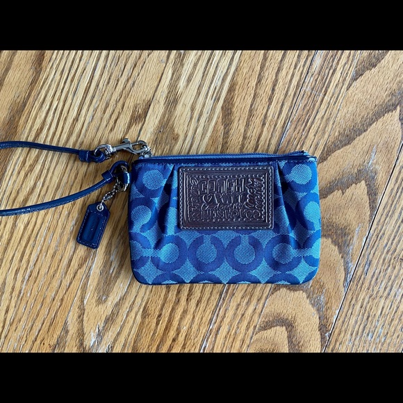 Coach Poppy Wristlet - Picture 2 of 9